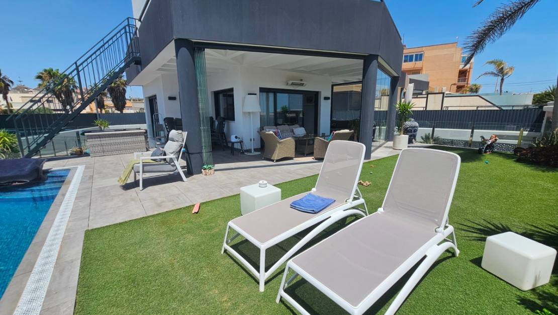 Sale - Villa - Torrevieja - Torrevieja Centro