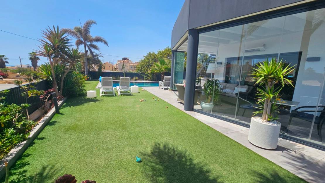 Sale - Villa - Torrevieja - Torrevieja Centro