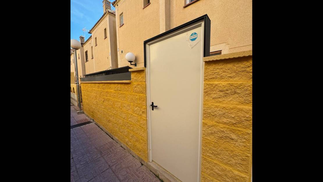 Sale - Villa - Torrevieja - Torrevieja Centro