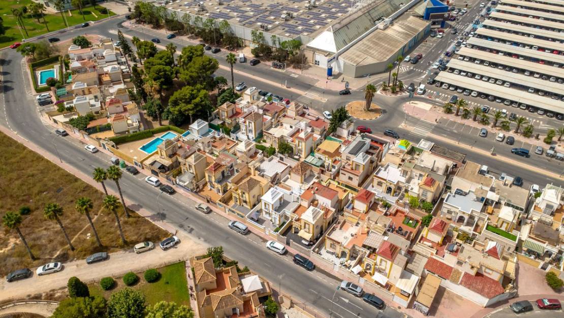 Sale - Villa - Torrevieja - Torrevieja Centro