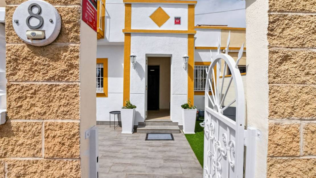 Sale - Villa - Torrevieja - Torrevieja Centro
