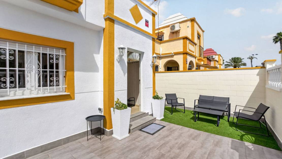 Sale - Villa - Torrevieja - Torrevieja Centro