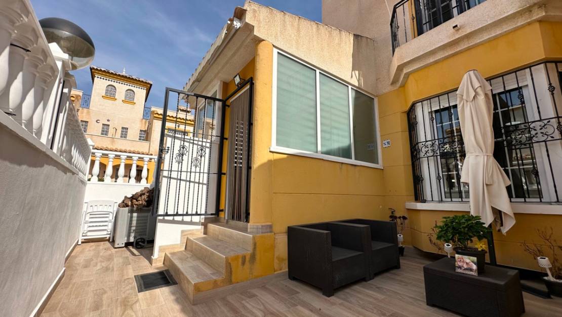 Sale - Villa - Urbanización El Raso