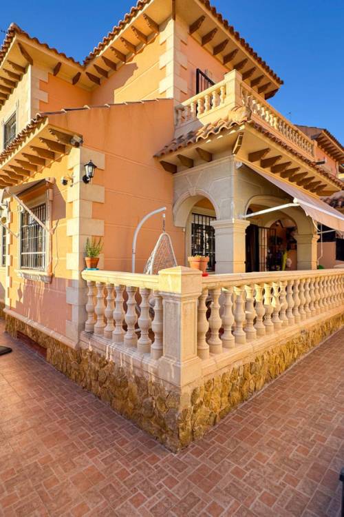 Town House - Sale - Torrevieja - Aguas Nuevas