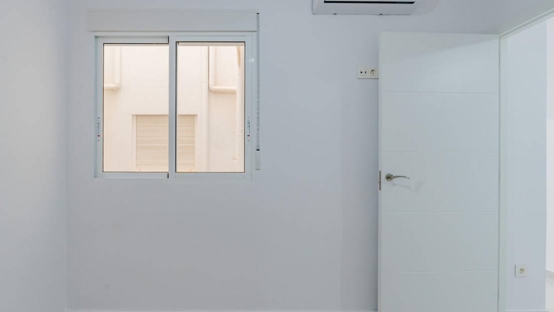 Venta - Apartment - Torrevieja - Estacion de autobuses