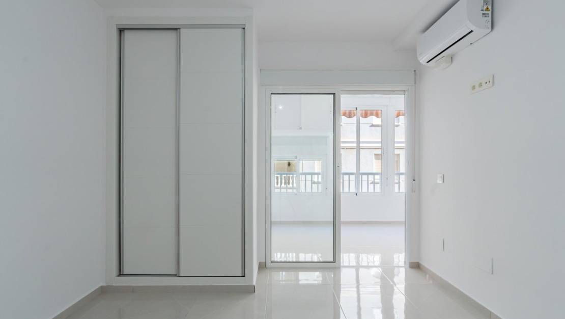 Venta - Apartment - Torrevieja - Estacion de autobuses