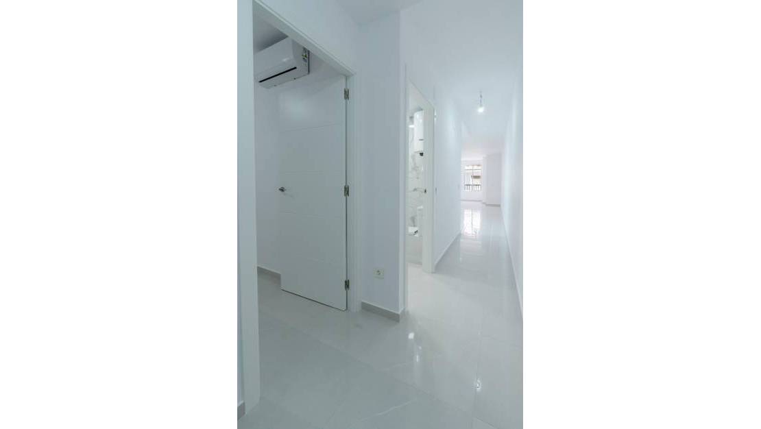 Venta - Apartment - Torrevieja - Estacion de autobuses