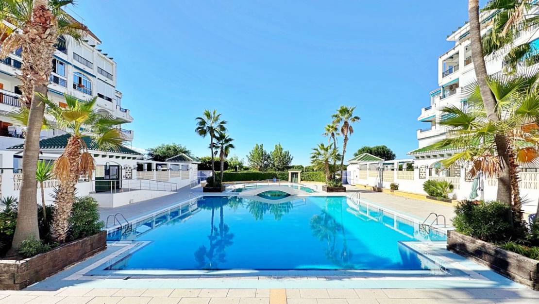Venta - Apartment - Torrevieja - La Mata