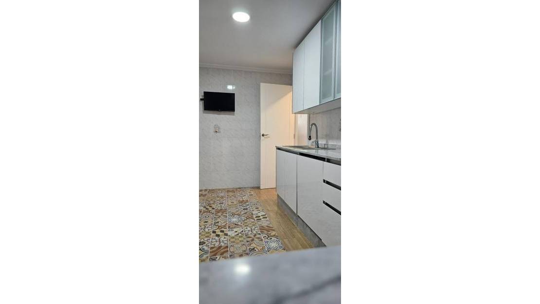 Venta - Apartment - Torrevieja - Paseo maritimo