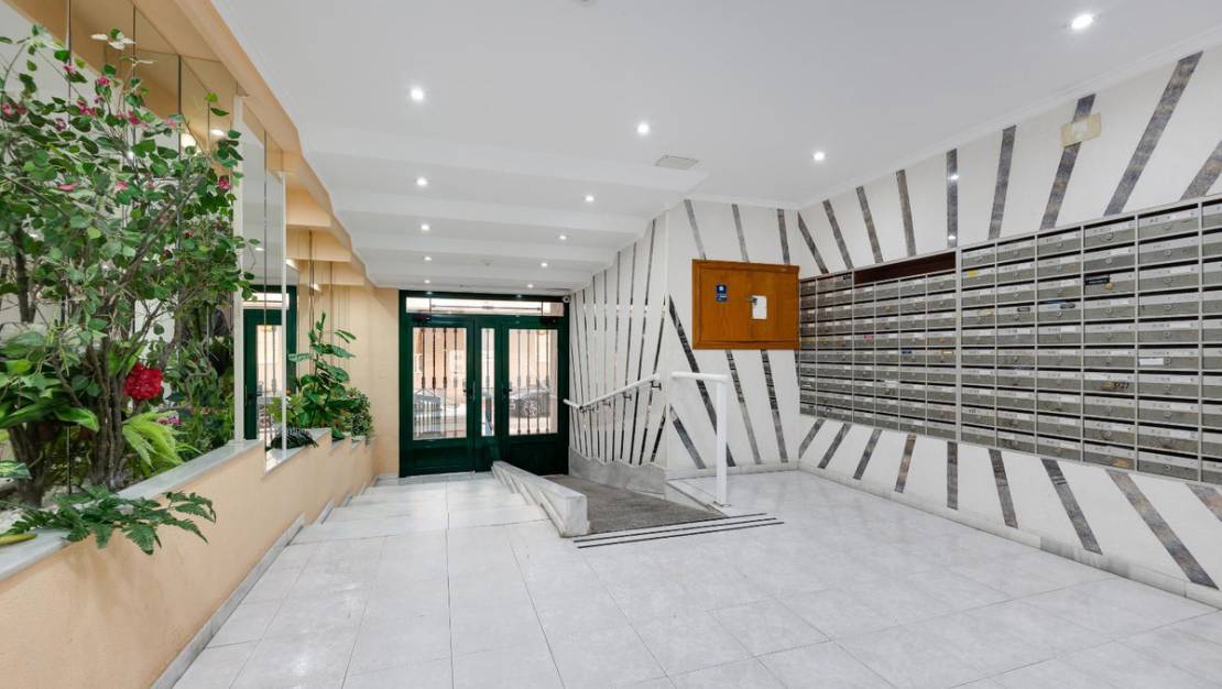 Venta - Apartment - Torrevieja - Torrevieja Centro