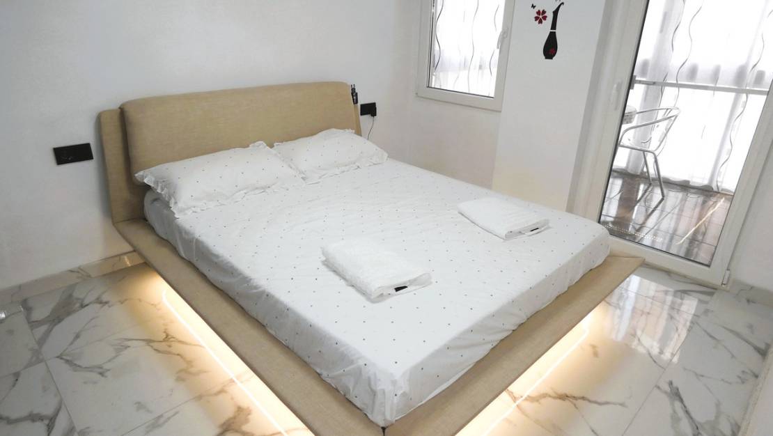 Venta - Apartment - Torrevieja - Torrevieja Centro