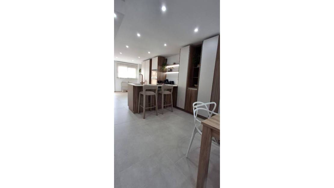 Venta - Apartment - Torrevieja - Torrevieja Centro