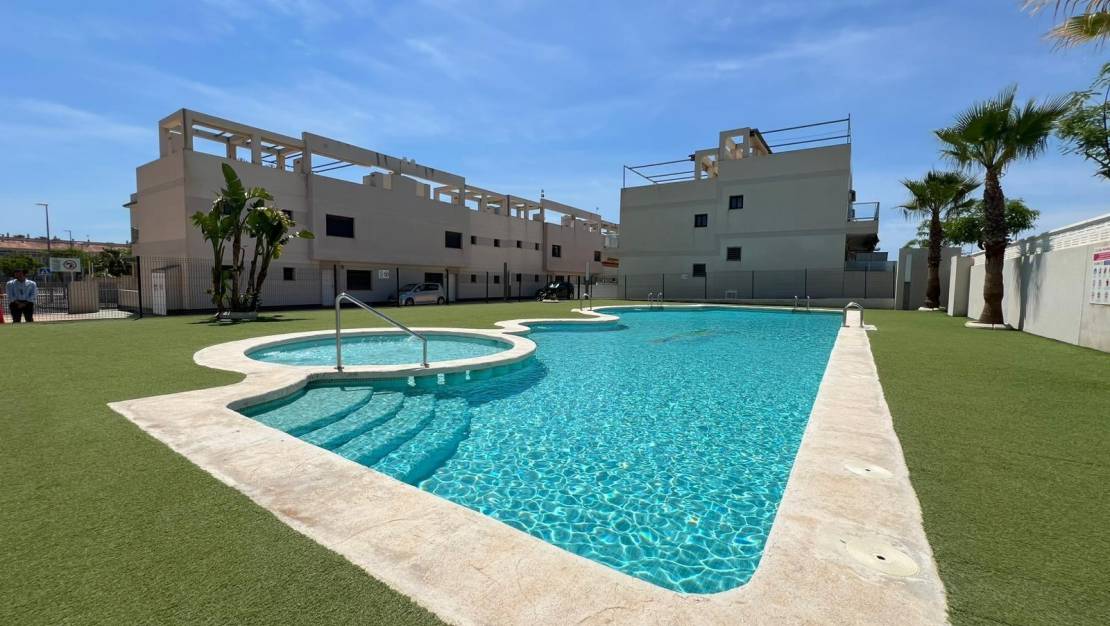 Venta - Bungalow - Pilar de la Horadada - Pueblo Latino