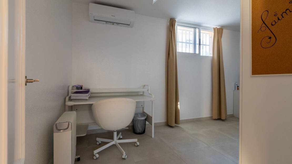 Venta - Chalet - Benijofar