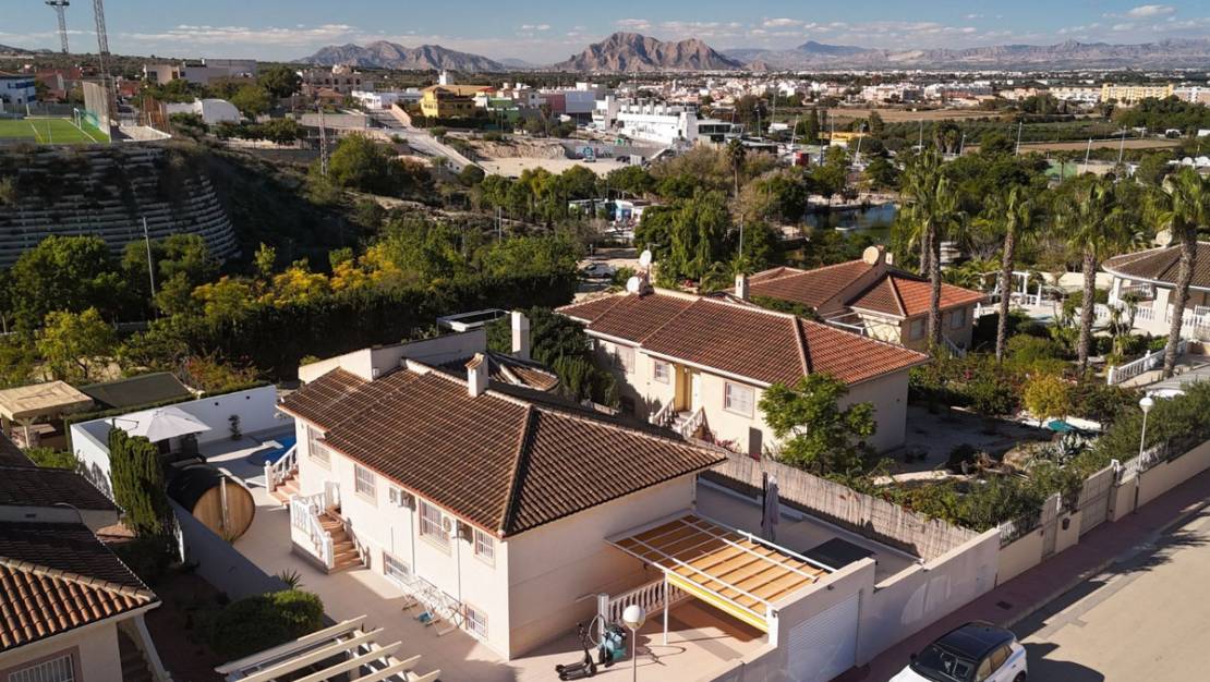 Venta - Chalet - Benijofar