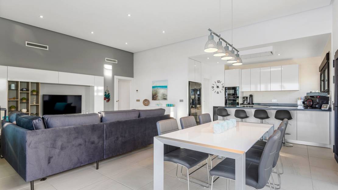 Venta - Chalet - Benijofar