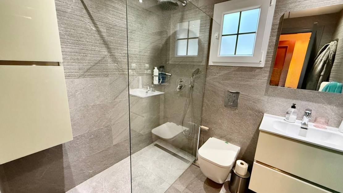 Venta - Chalet - Benijofar