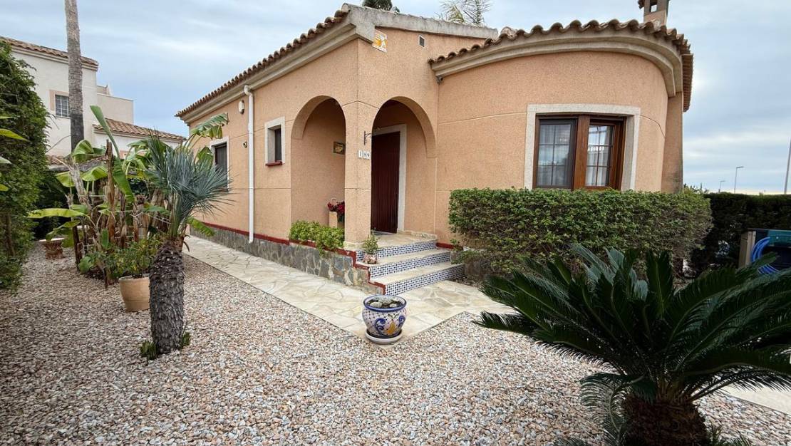 Venta - Chalet - Benijofar