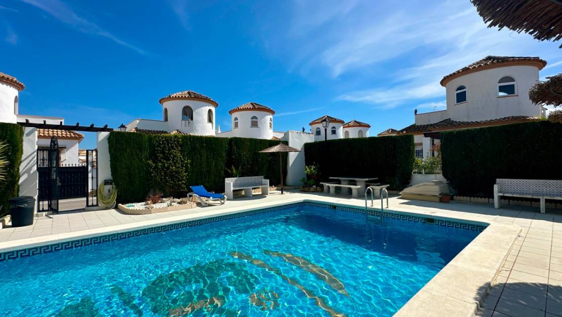 Venta - Chalet - Guardamar del Segura - Urbanización El Raso