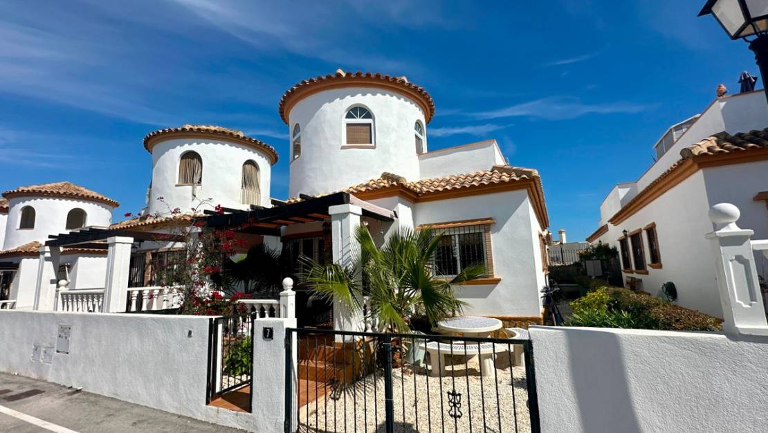 Venta - Chalet - Guardamar del Segura - Urbanización El Raso