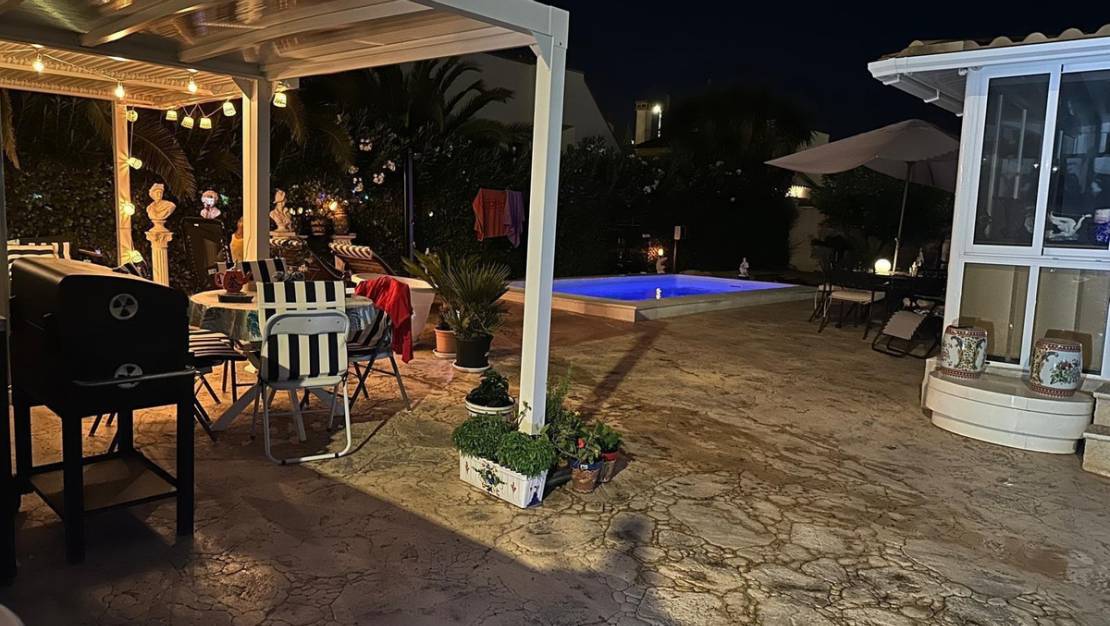 Venta - Chalet - Hondón de las Nieves - Hondón de las Nieves Centro