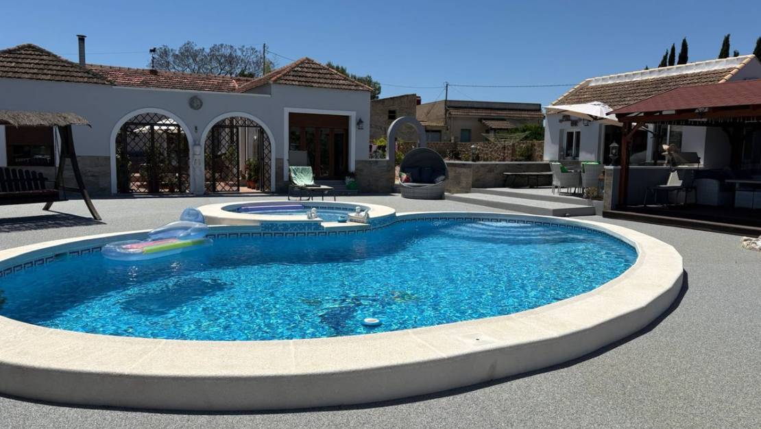 Venta - Chalet - Jacarilla