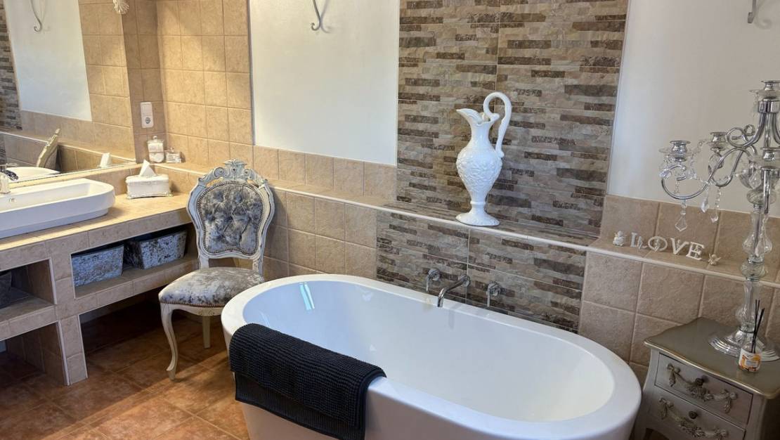 Venta - Chalet - Jacarilla