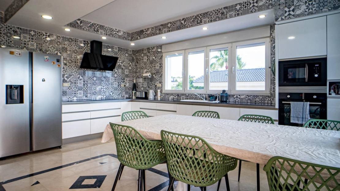 Venta - Chalet - L'Alfás del Pi - L'Alfás del Pi Centro