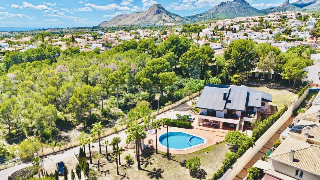 Venta - Chalet - La Nucía - La Nucia Centro