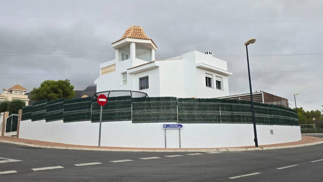 Venta - Chalet - La Nucía - La Nucia Centro