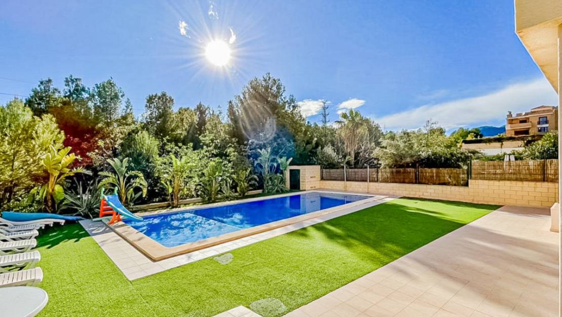 Venta - Chalet - La Nucía - La Nucia Centro