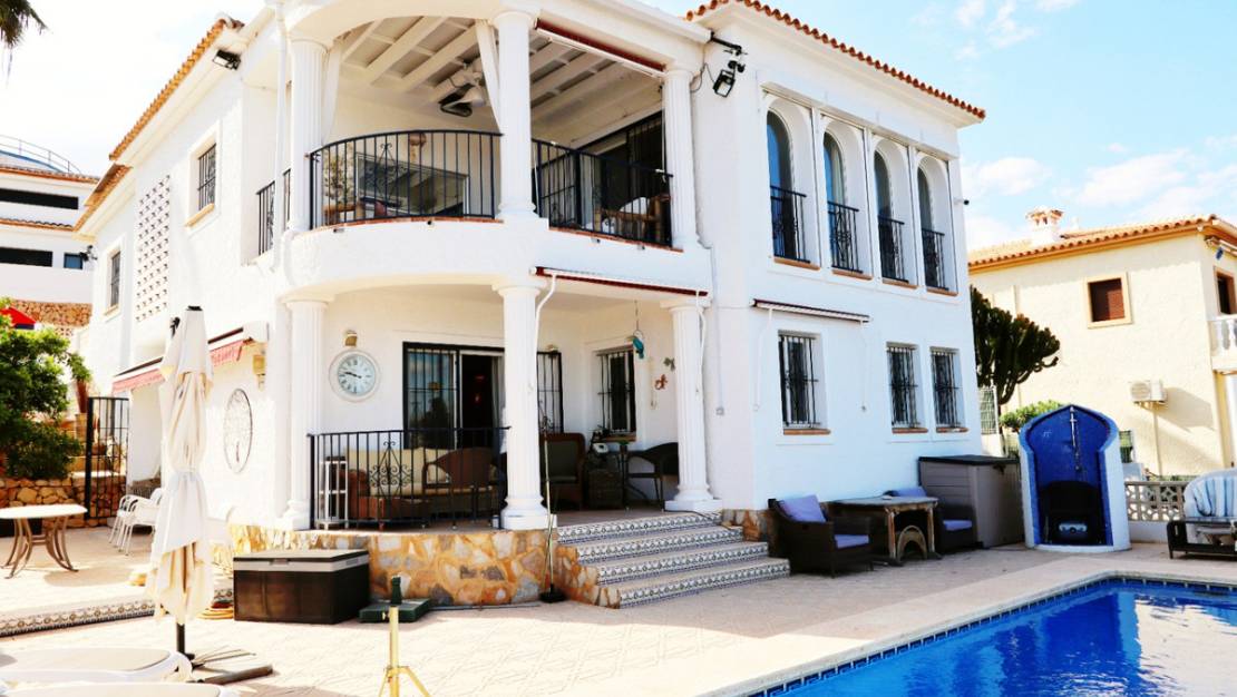 Venta - Chalet - La Nucía - La Nucia Centro