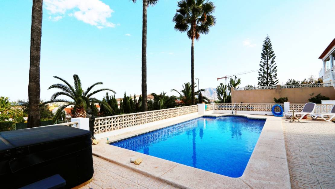 Venta - Chalet - La Nucía - La Nucia Centro