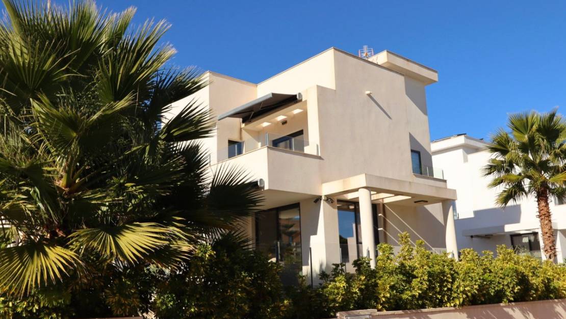 Venta - Chalet - La Nucía - La Nucia Centro