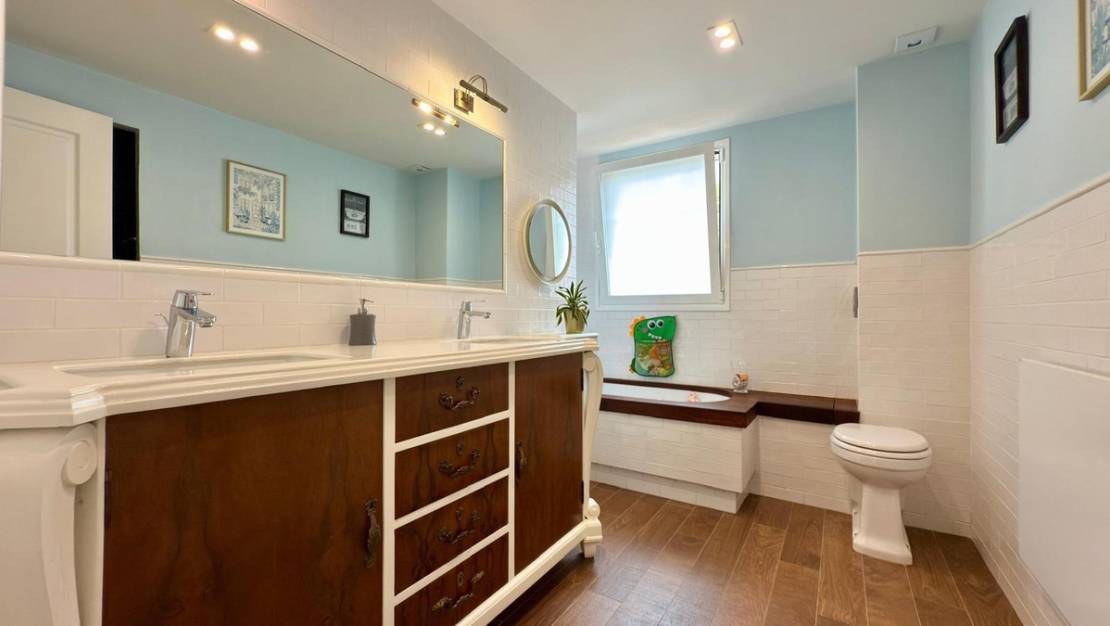 Venta - Chalet - La Nucía - La Nucia Centro