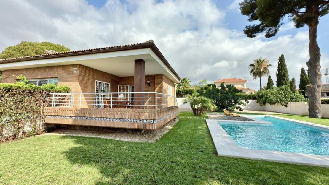 Venta - Chalet - La Nucía - La Nucia Centro