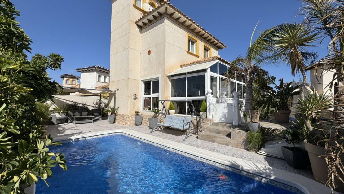 Venta - Chalet - La Zenia
