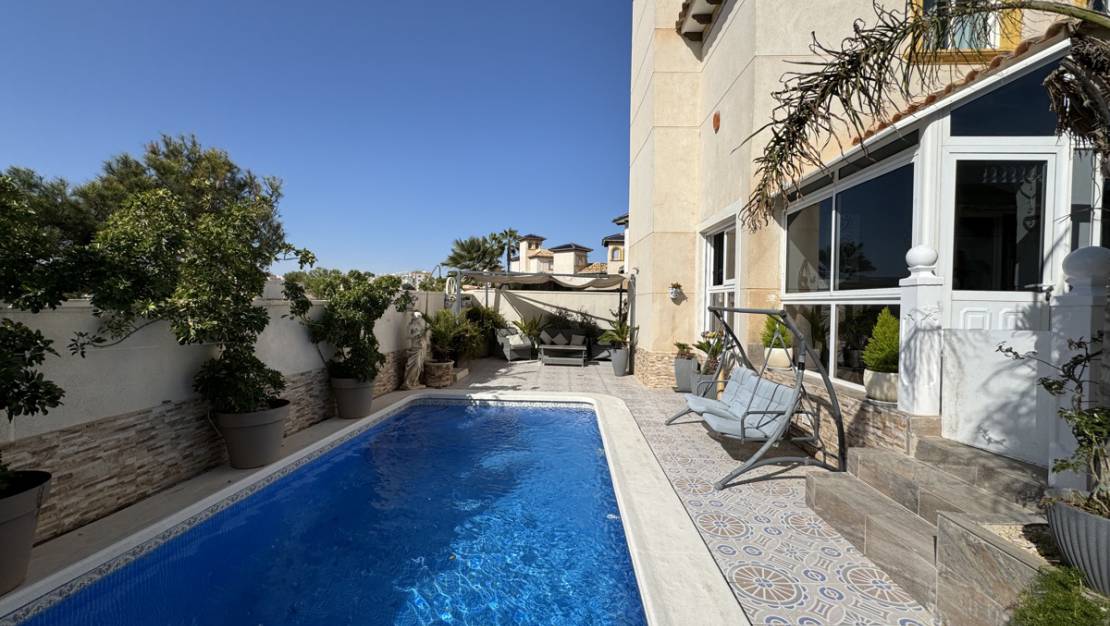 Venta - Chalet - La Zenia