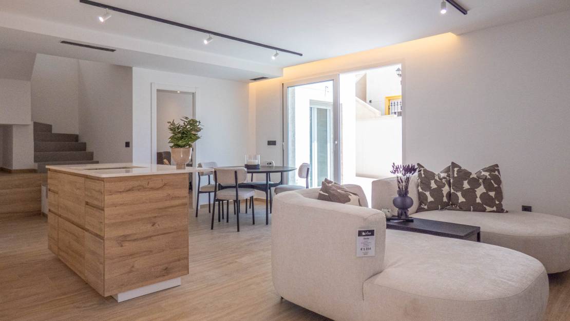 Venta - Chalet - La Zenia