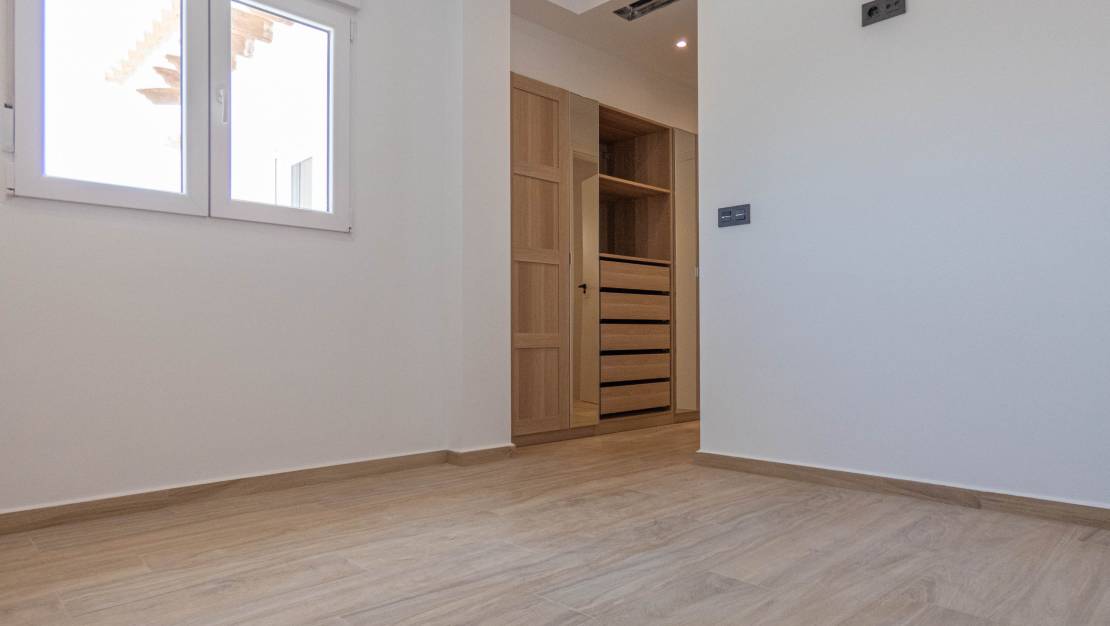 Venta - Chalet - La Zenia