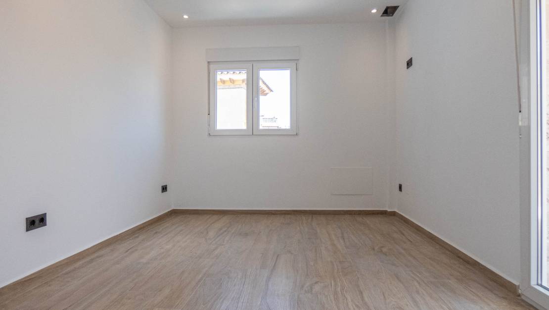 Venta - Chalet - La Zenia