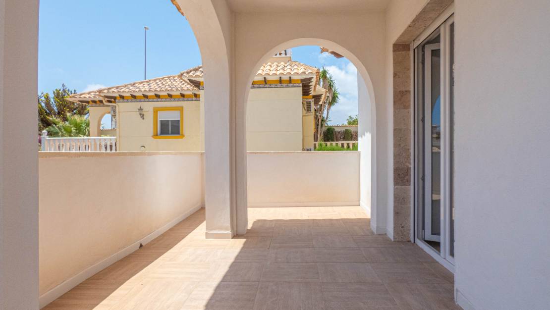 Venta - Chalet - La Zenia