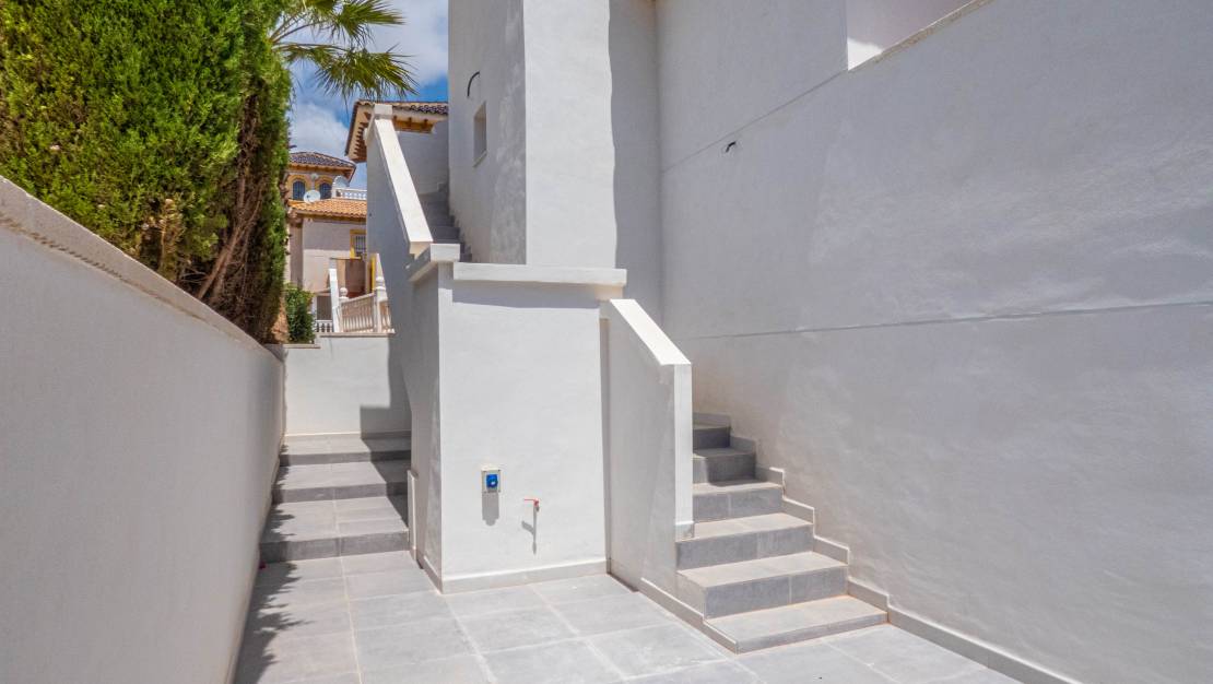Venta - Chalet - La Zenia