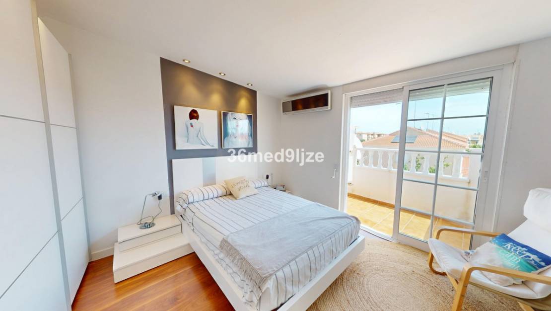 Venta - Chalet - Los Alcázares - Los Alcazares Centro