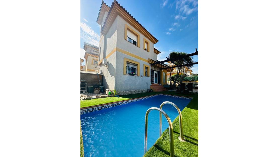 Venta - Chalet - Los Montesinos - Los Montesinos Centro