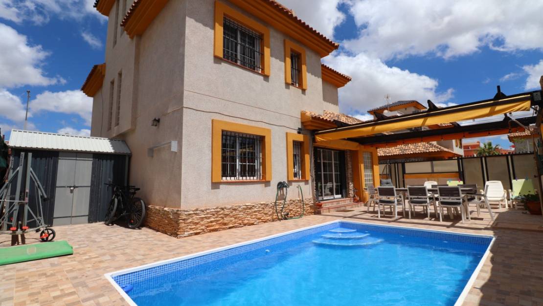 Venta - Chalet - Los Montesinos - Los Montesinos Centro