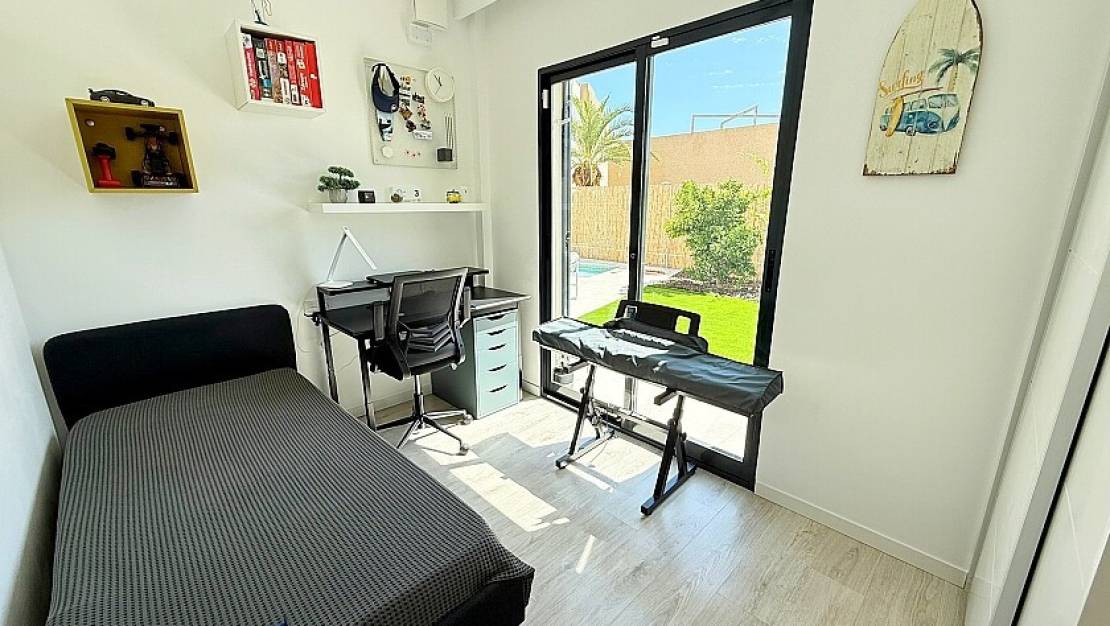Venta - Chalet - Orihuela - La Zenia