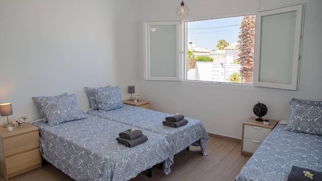 Venta - Chalet - Orihuela - Playa Flamenca