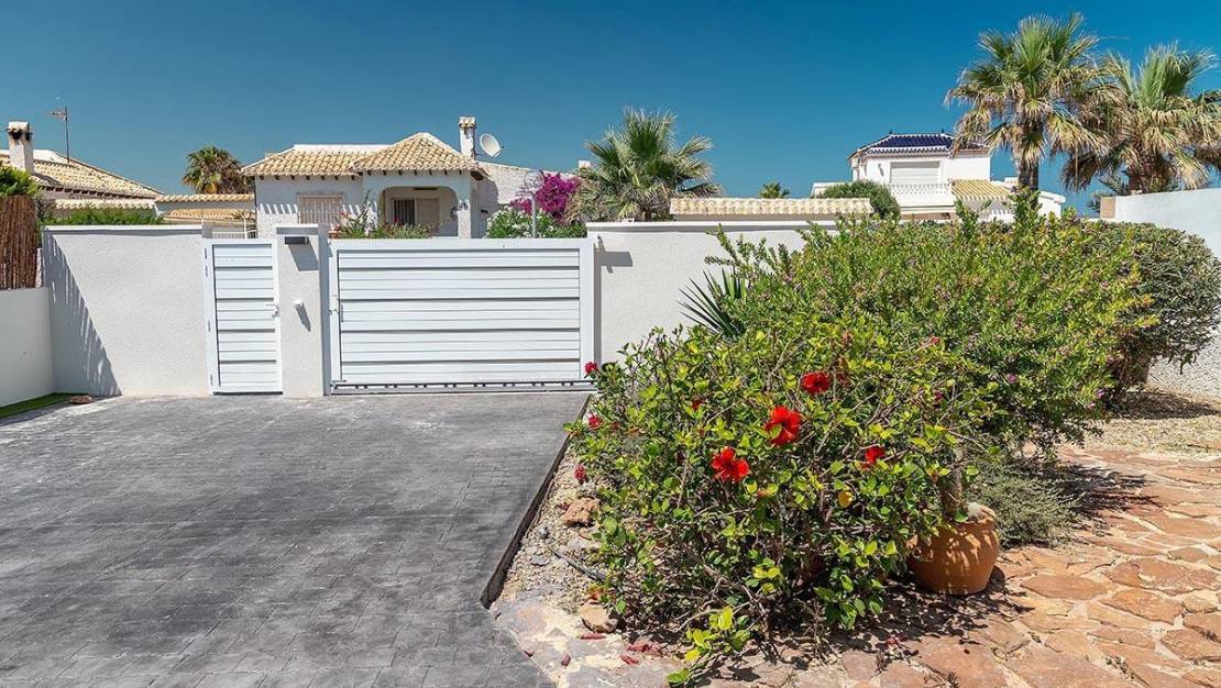 Venta - Chalet - Orihuela - Playa Flamenca