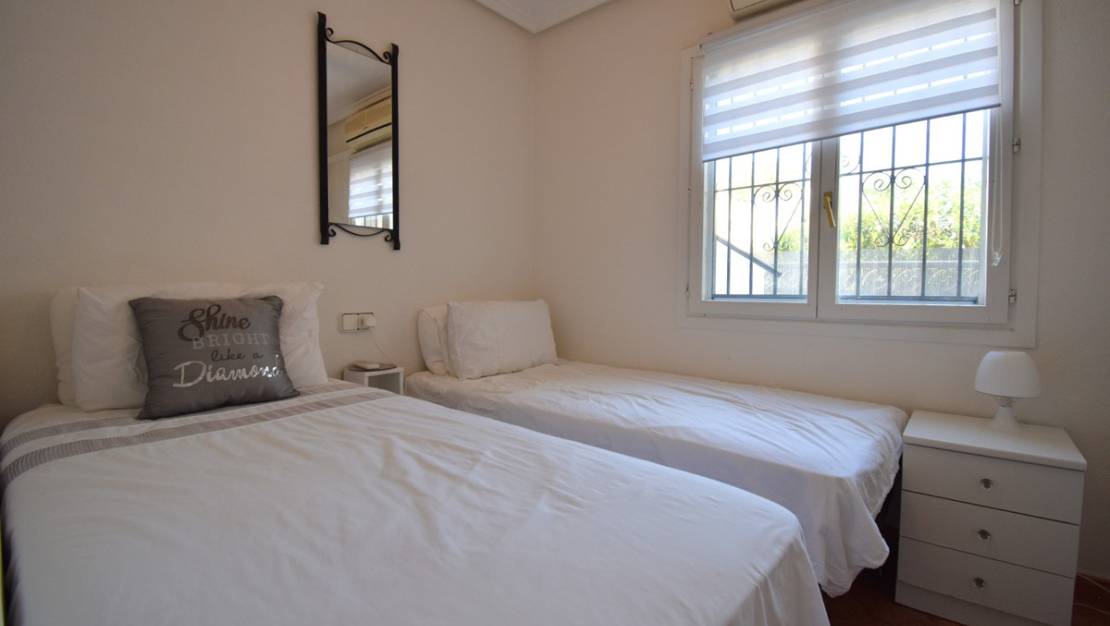 Venta - Chalet - Orihuela - Playa Flamenca